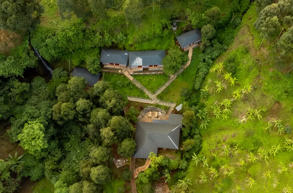 Mise Cave Lodge drone view